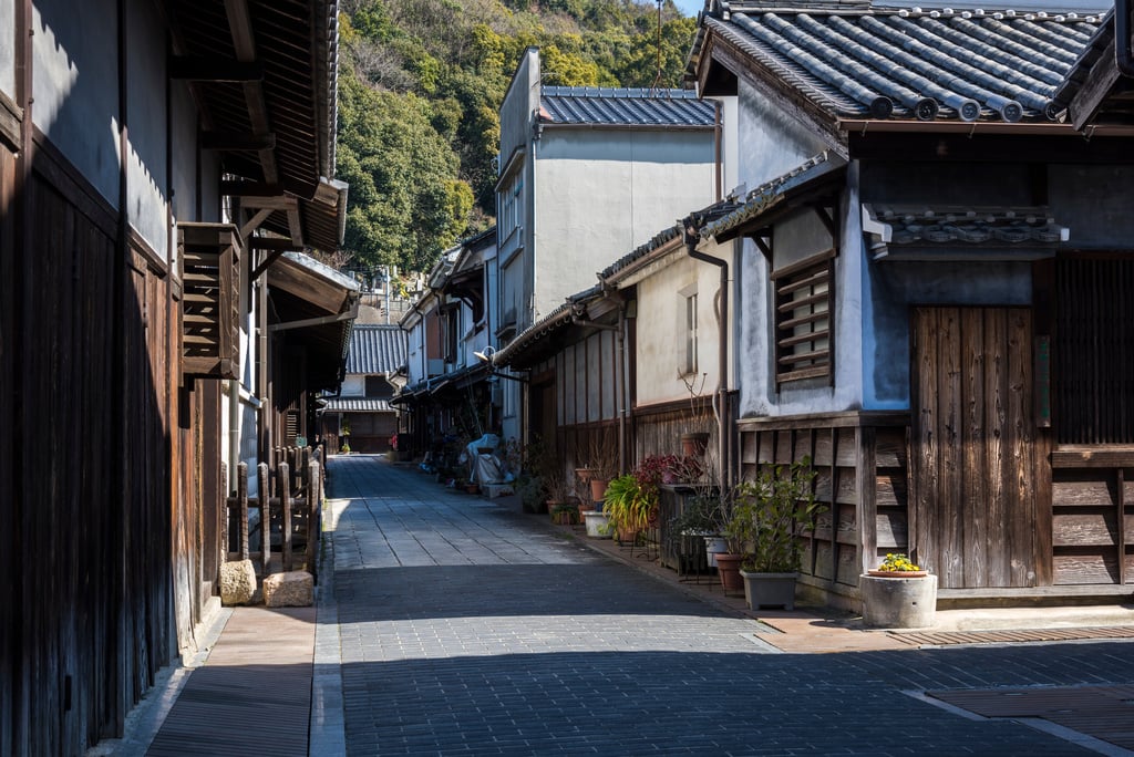 Takehara street stronghold Hiroshima / Takehara